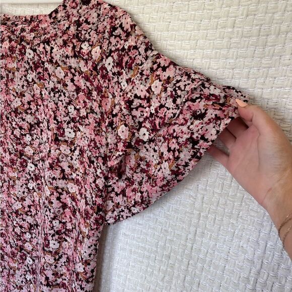 Pink Floral Flutter Sleeve Top✨ - Picture 3 of 6